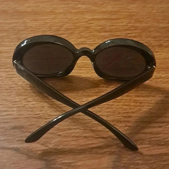 Fashion Sunglasses | One Size | Black | Gently worn | No visible scratches - Picture 5 of 7